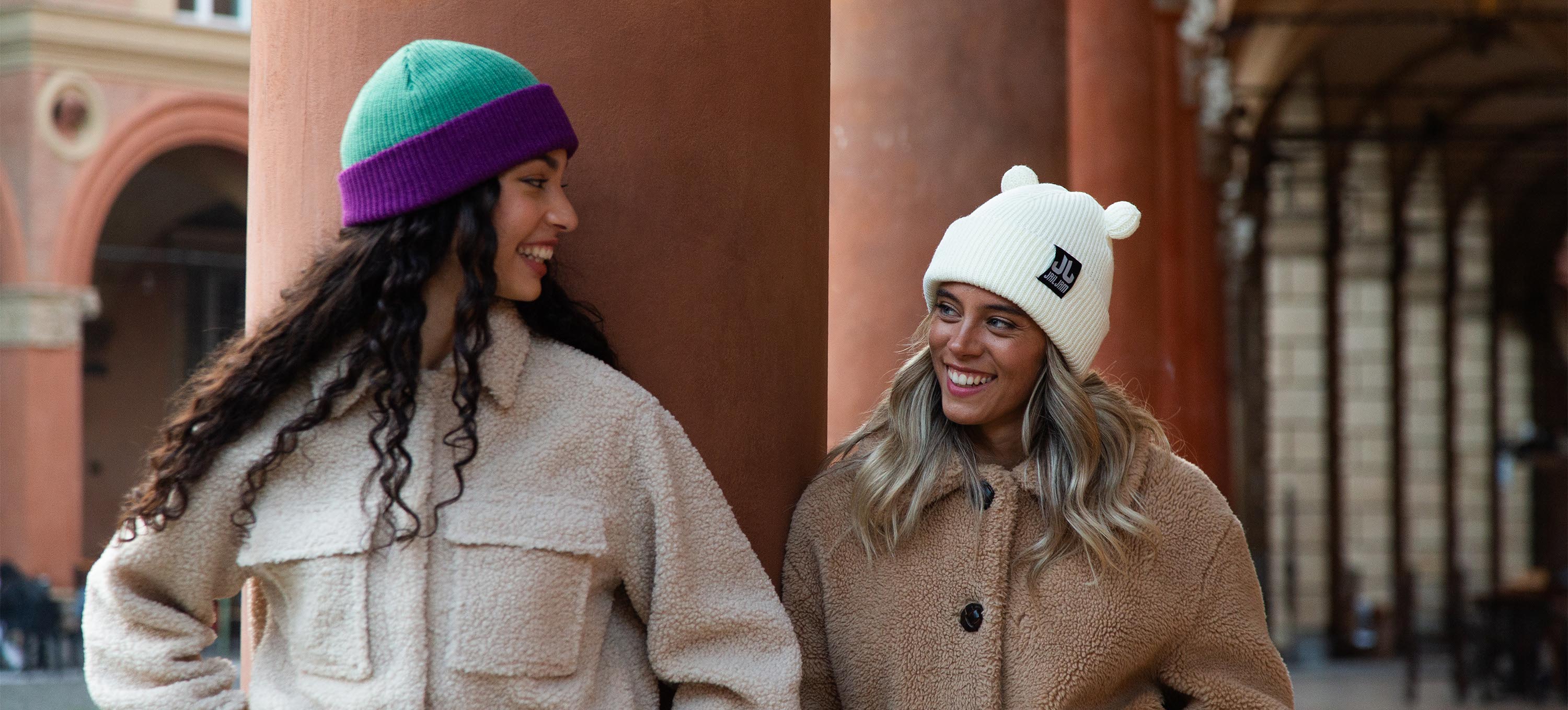 <h2>Berretti e Cappelli</h2><p>Morbidi, caldi e disponibili in tantissimi modelli, ti proteggono dal freddo senza rinunciare allo stile. Scegli il tuo mood e vivi la quotidianità con l’energia dei colori Jail Jam!</p>